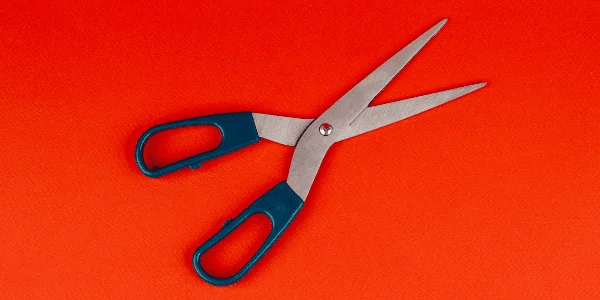 Scissor for topping marijuana